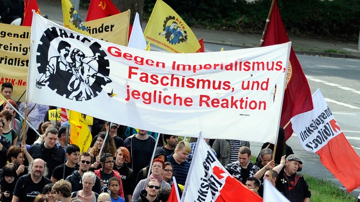 Demonstranten protestieren  in Dortmund gegen Rechtsextremismus