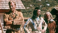 Lex Barker als Old Shatterhand, Pierre Brice als Winnetou und Ralf Wolter als Sam Hawkens