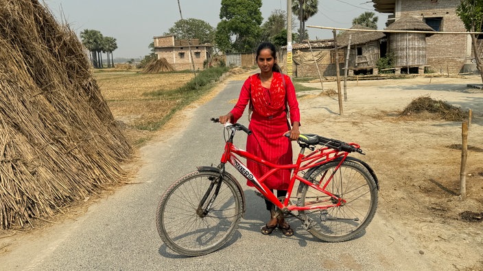 Simran mit Fahrrad