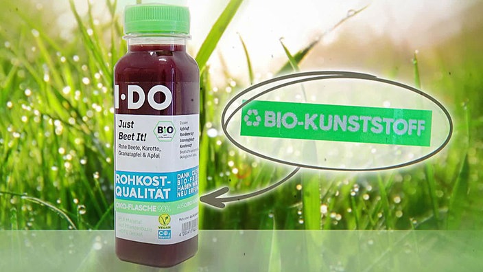 Montage: Plastikflasche mit der Aufschrift "Bio-Kunststoff"