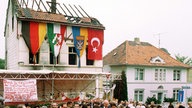 Außenansicht Gebäude, Haus zerstört, ausgebrannt