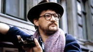 Der Filmemacher Rainer Werner Fassbinder bei Dreharbeiten 1979