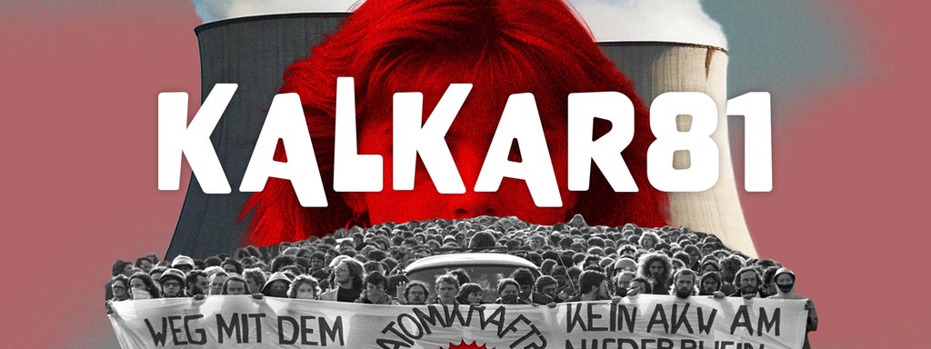 Podcastcover Kalkar 81: Eine Frau vor zwei Kraftwerken, davor Anti-Atomkraftwerk-Proteste.