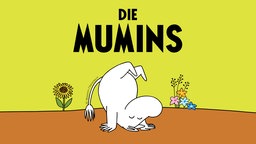 Podcastcover "Die Mumins". Mumin macht einen Handstand vor einer gelblichen Wand.