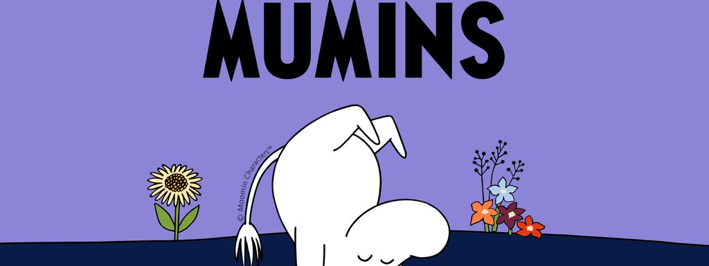 Podcastcover "Die Mumins". Mumin macht einen Handstand vor einer violetten Wand.