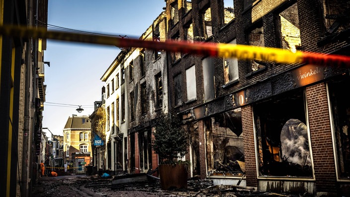 Ausgebrannte Häuser in der Altstadt von Arnheim