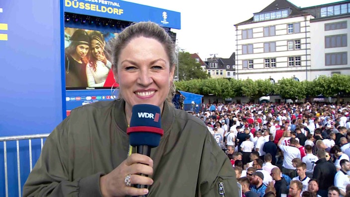 Reporterin Christina von Below berichtet vom Düsseldorfer Burgplatz