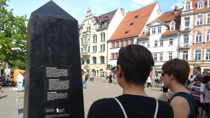 Obelisk auf dem Erfurter Anger zum Gedenken an pogromartige Ausschreitungen 1975 