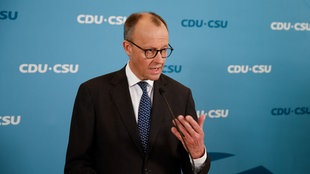 Friedrich Merz äußert sich auf einer Pressekonferenz zu den Verhandlungen zum Finanzpaket