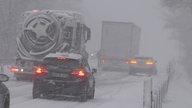 Schnee und Glätte sorgen für Verkehrsprobleme in vielen Teilen von NRW