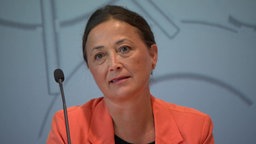 Ayla Celik, GEW, bei der Pressekonferenz