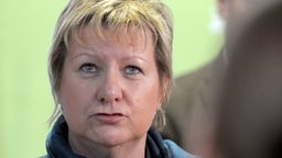 Die nordrhein-westfälische Schulministerin Sylvia Löhrmann (Grüne) beantwortet am Mittwoch (14.03.2012) in Düsseldorf die Fragen von Journalisten