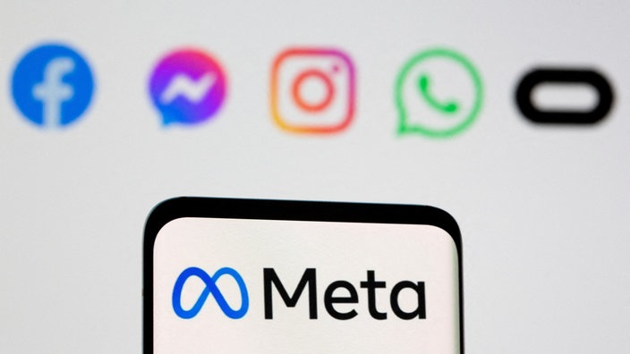 Das neue Meta-Logo auf einem Smartphone