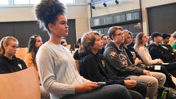 Schüler in einem Saal