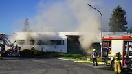 Lagerhalle für E-Scooter brennt