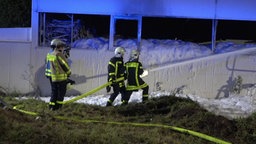 Lagerhalle für E-Scooter brennt