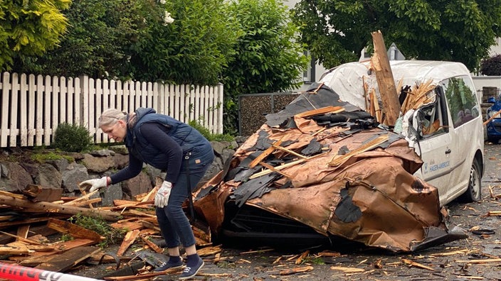 Auto zerstört nach Unwetter in Hagen