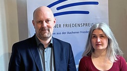 Benedikt Kaleß und Lea Heuser in Nachaufnahme nebeneinander stehend. 