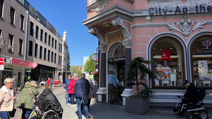 zu sehen ist die Hausfront der City-Apotheke