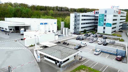 Infineon Betriebsgelände mit Parkplatz