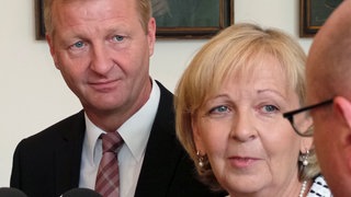 Hannelore Kraft, links Ralf Jäger, rechts Markus Lewe