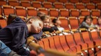 Impressionen vom Probenbesuch einer Grundschulklasse beim WDR Sinfonieorchester