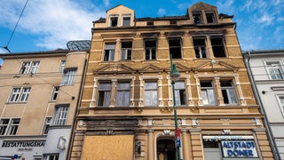 In dem Haus und einem Nebengebäude nahe dem Marktplatz war in der Nacht zum 15.09.2024 aus bisher unbekannten Gründen ein Feuer ausgebrochen. 