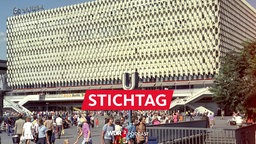 Das Centrum-Warenhaus auf dem Berliner Alexanderplatz im Sommer 1976