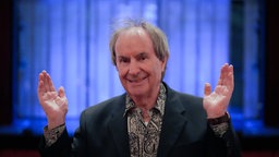 Der Sänger Chris de Burgh, aufgenommen im Admiralspalast kurz vor der Berlin-Premiere des Musicals "Robin Hood" (Aufführung in Berlin vom 10. bis 20.04.2024)