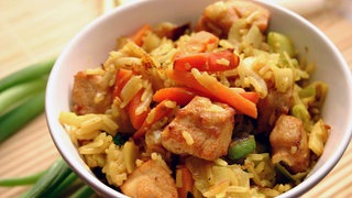 Nasi Goreng mit Hähnchen