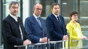 Pressekonferenz zu Sondierungsgespräche zwischen CDU/CSU und SPD (v.l.n.r.): Markus Söder, Friedrich Merz, Lars Klingbeil und Saskia Esken. 