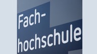 Schild mit dem Wort Fachhochschule