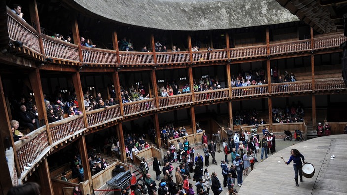 Das Innere des nachgebauten Globe Theatre in London