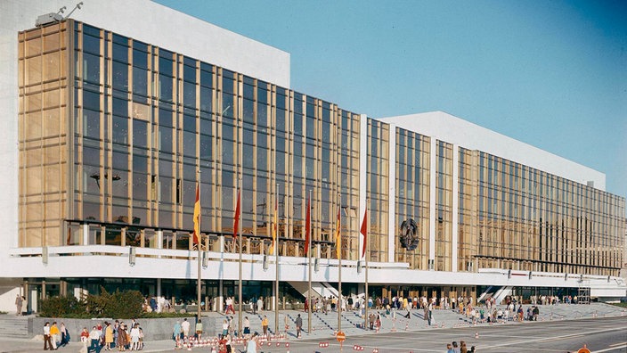 Palast der Republik, 1976