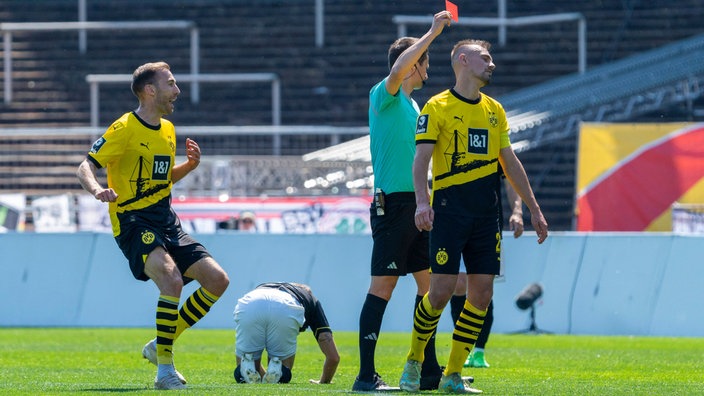 Der Dortmunder Franz Pfanne (r.) sah im Spiel gegen den SSV Ulm die Rote Karte.