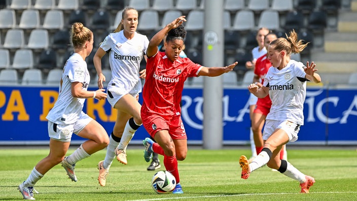 Das Spiel zwischen dem SC Freiburg und Bayer 04 Leverkusen vom ersten Spieltag der Frauen-Bundesliga muss wiederholt werden.