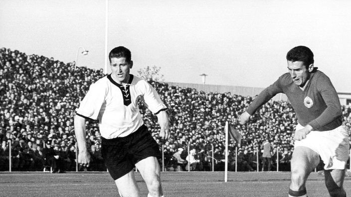 Malmö, 19.06.1958: Helmut Rahn (l.) bei der WM 1958