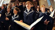 Der Thomanerchor singt in Leipzig während eines Gottesdienstes in der Leipziger Thomaskirche, aufgenommen am 20.11.2011. 