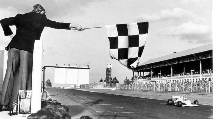 Der Franzose Alain Prost gewinnt am 07.10.1984 auf McLaren den "Großen Preis von Europa" auf dem neugestalteten Nürburgring