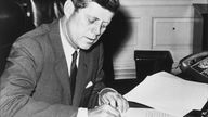 J.F. Kennedy an seinem Schreibtisch