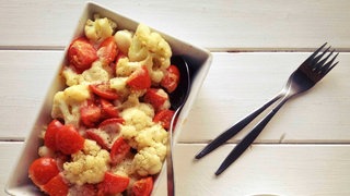 Blumenkohl und Tomaten; Symbolbild kann vom Rezept abweichen