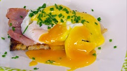 Eier Benedict mit Schinken auf Brot