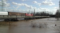 Hochwasser an der Eisenbahnbrücke über Sieg in Troisdorf Friedrich-Wilhelms-Hütte, 2002