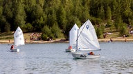 Segelboote auf dem Blausteinsee - ein ehemaliger Teil des Tagebaus Inden