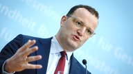 Jens Spahn (CDU), Bundesminister für Gesundheit, gibt eine Pressekonferenz zum Fortschritt der Impfungen gegen das Coronavirus