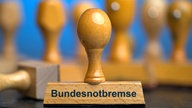 Ein Stempel mit der Aufschrift "Bundesnotbremse"