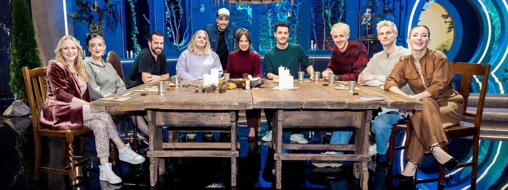  Zu Gast bei Carolin Kebekus (6. v.l.): v.l.n.r. Jasmin Schwiers, Parshad, David Kebekus, Giulia Becker, Jan van Weyde, Tarkan Bagci, Niklas van Lipzig, David Martin und Jeannine Miichaelsen.