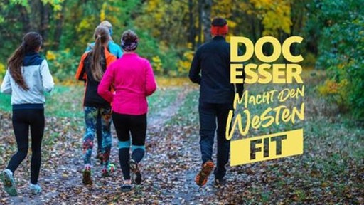 Laufgruppe im Wald mit Schriftzug Doc Esser macht den Westen fit