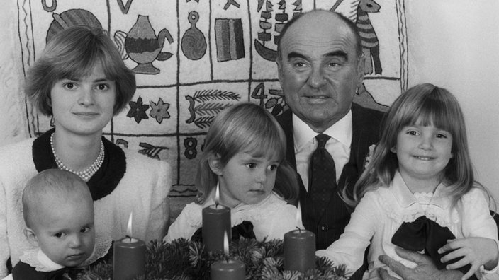 Johannes und Gloria von Thurn und Taxis mit ihren Kindern