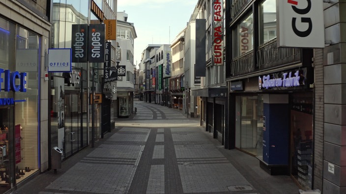 Die Kölner Hohe Straße menschenleer